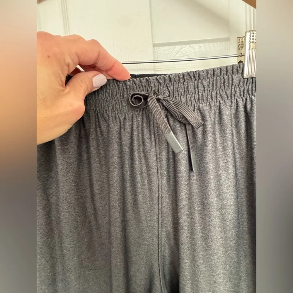 Men’s M Old Navy Active Sweatpants Joggers Bundle Gray Tapered Zip Pocket 2-Pack - Picture 4 of 14